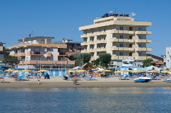 Vue de la mer de l'hôtel Palos de Viserbella de Rimini